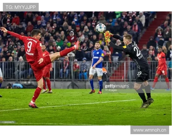 莱万每天凌晨四点起床练射门，家里冰箱贴全是对手后卫照片