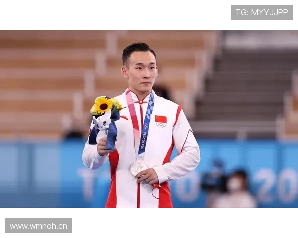 假如肖若腾上综艺，评论区先争论他每天训练几小时还是他拎的那个包