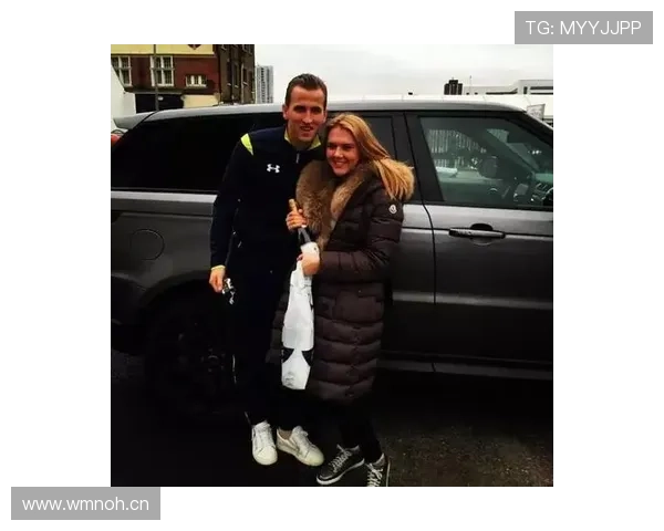 贝克汉姆遛娃像走红毯，随手一件外套就能付我好几个月房租